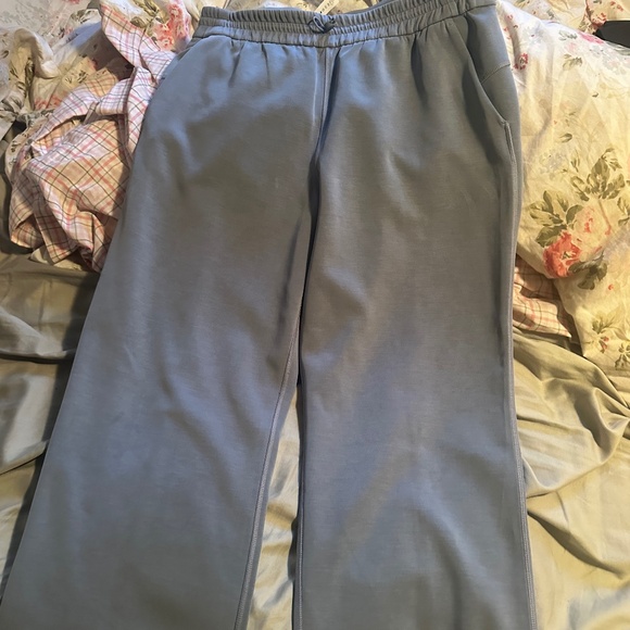 Lululemon sweatpants - Picture 1 of 5